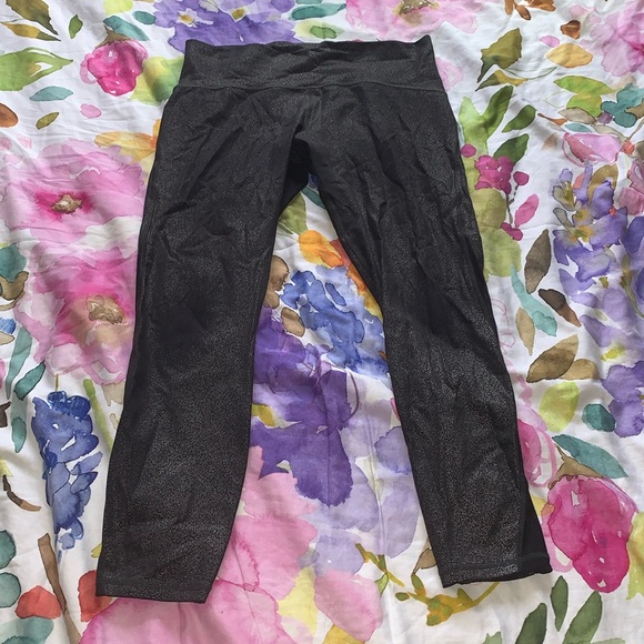 Lululemon Train Times 7/8 Pant *25" - Picture 3 of 7